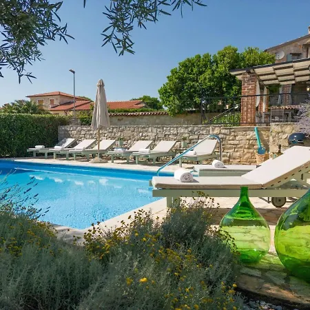 Family Aryana With Pool In Porec فيلة Sveti Lovreč Pazenatički
