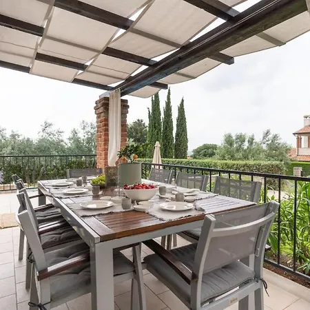 Villa Family Aryana With Pool In Porec *