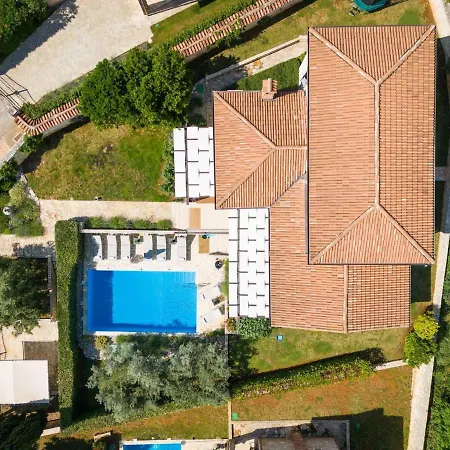 Family Aryana With Pool In Porec Villa