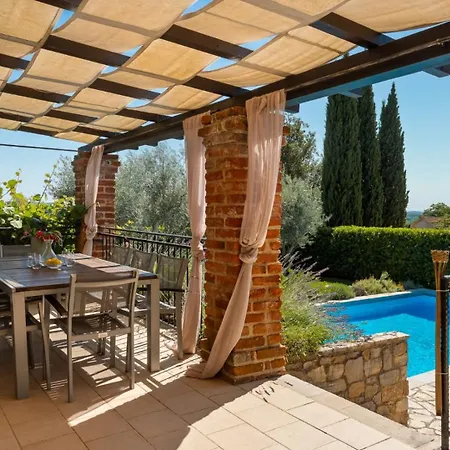 Vila Family Aryana With Pool In Porec