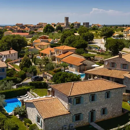 Family Aryana With Pool In Porec Vila Sveti Lovrec Pazenaticki