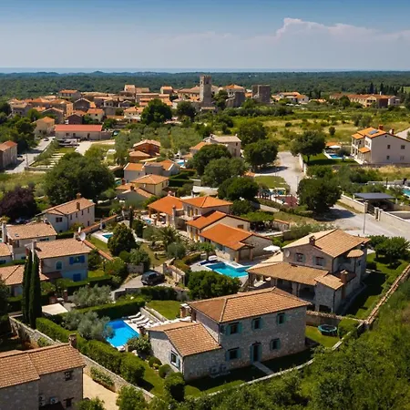 Vila Family Aryana With Pool In Porec Sveti Lovrec Pazenaticki