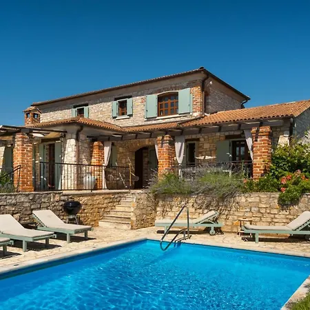 Family Aryana With Pool In Porec * Sveti Lovrec Pazenaticki